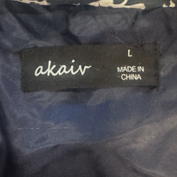 Akaiv Cropped Floral Puffer Jacket Size Large Navy Blue Cream Pockets Full Zip - Picture 9 of 14